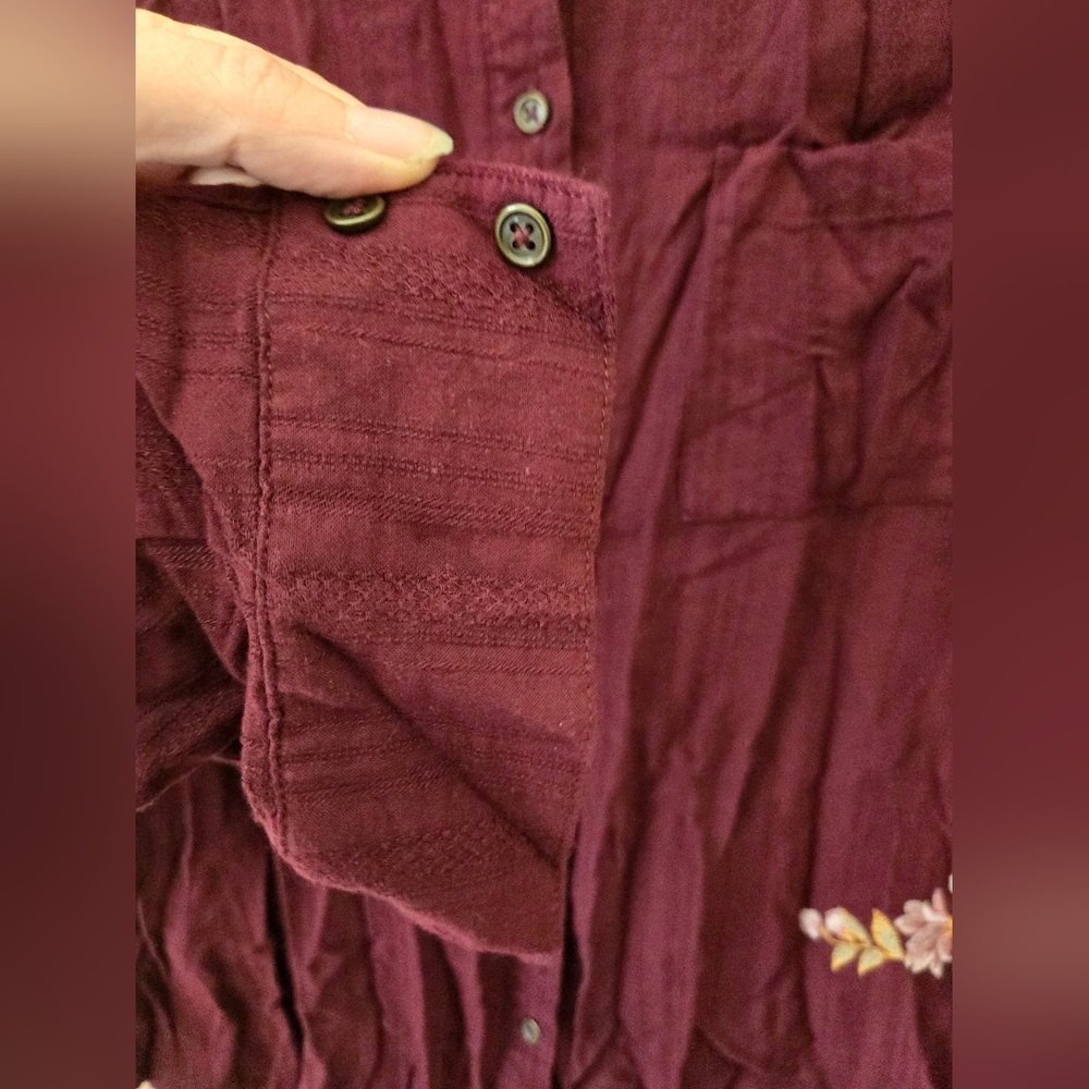 Women's Knox Rose Burgundy Embroidered Floral Button-Up Shirt Size M - Picture 3 of 16
